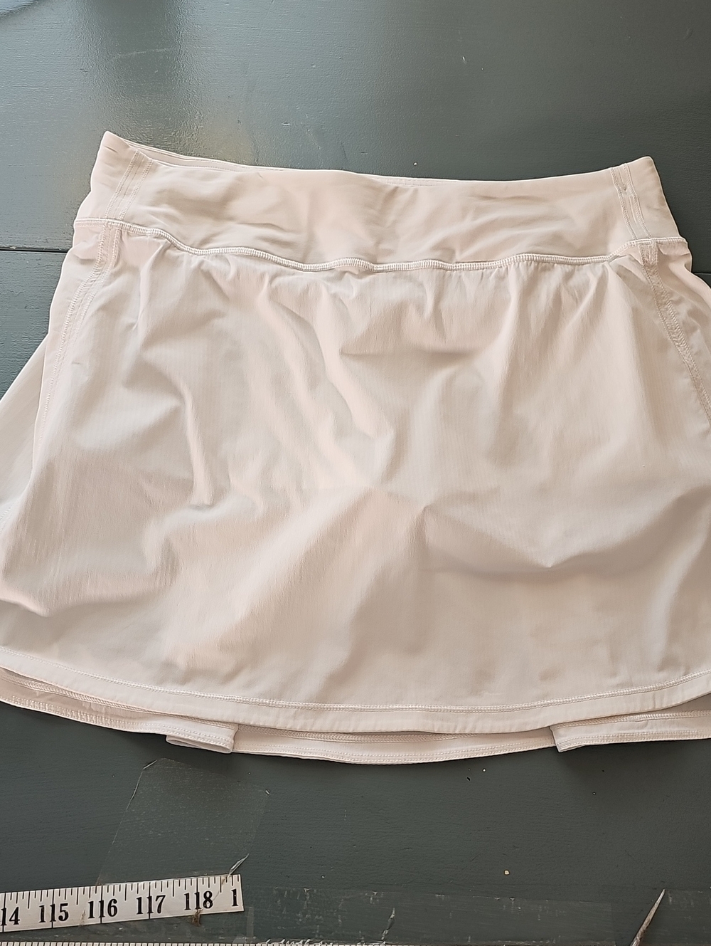 Lululemen Athletic Skort in White Size 8. Pleats In Back Pocket. Excellent Cond